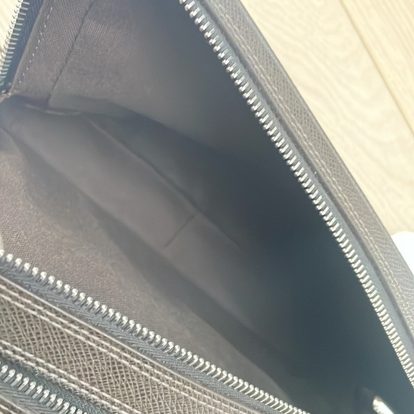 Authentic Louis Vuitton brown travel clutch - Picture 5 of 7